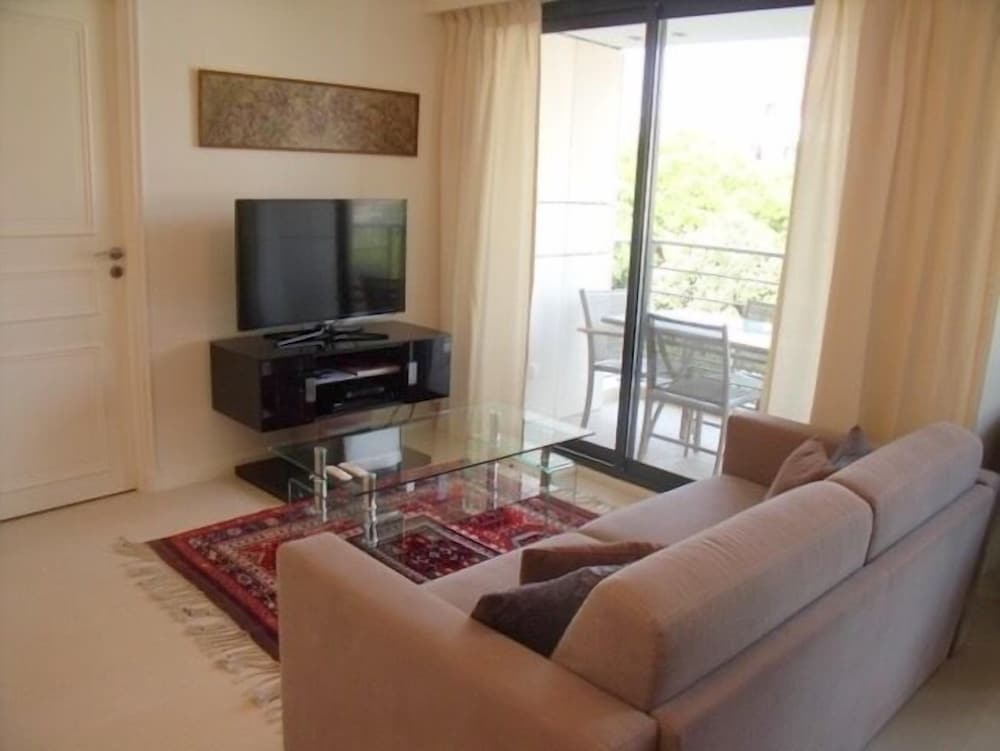 Carlton Riviera 27/50