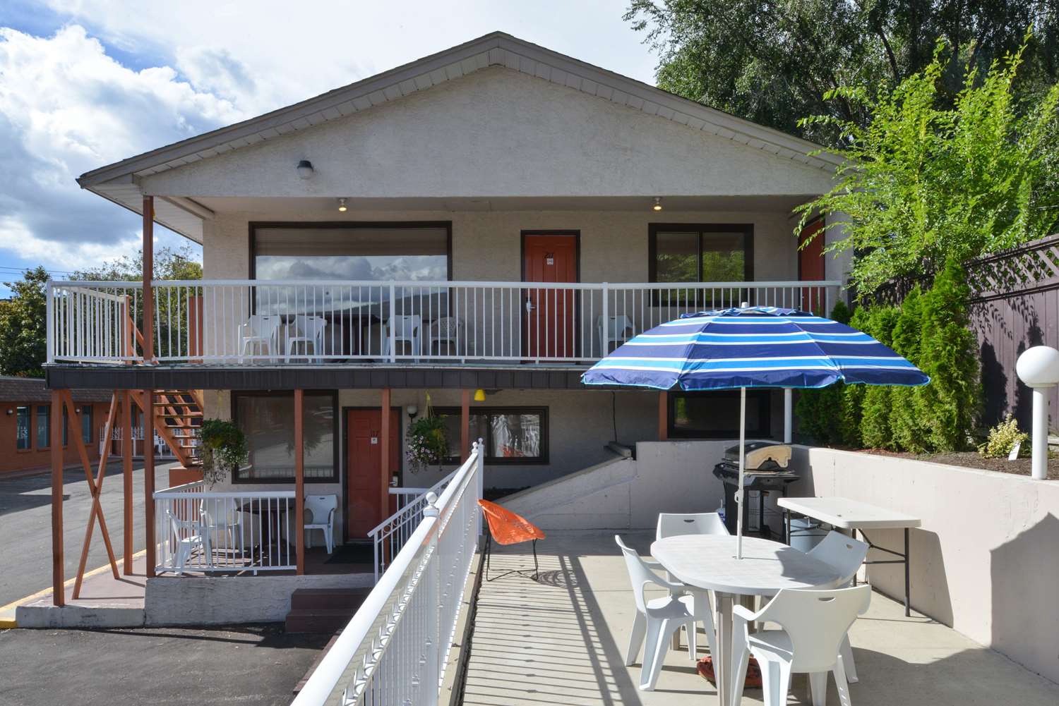 Canadas Best Value Inn Suites Vernon 3/16