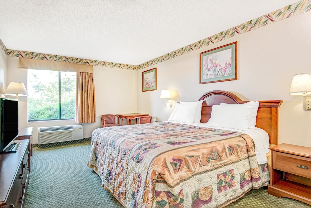 Days Inn by Wyndham Louisburg 15/44
