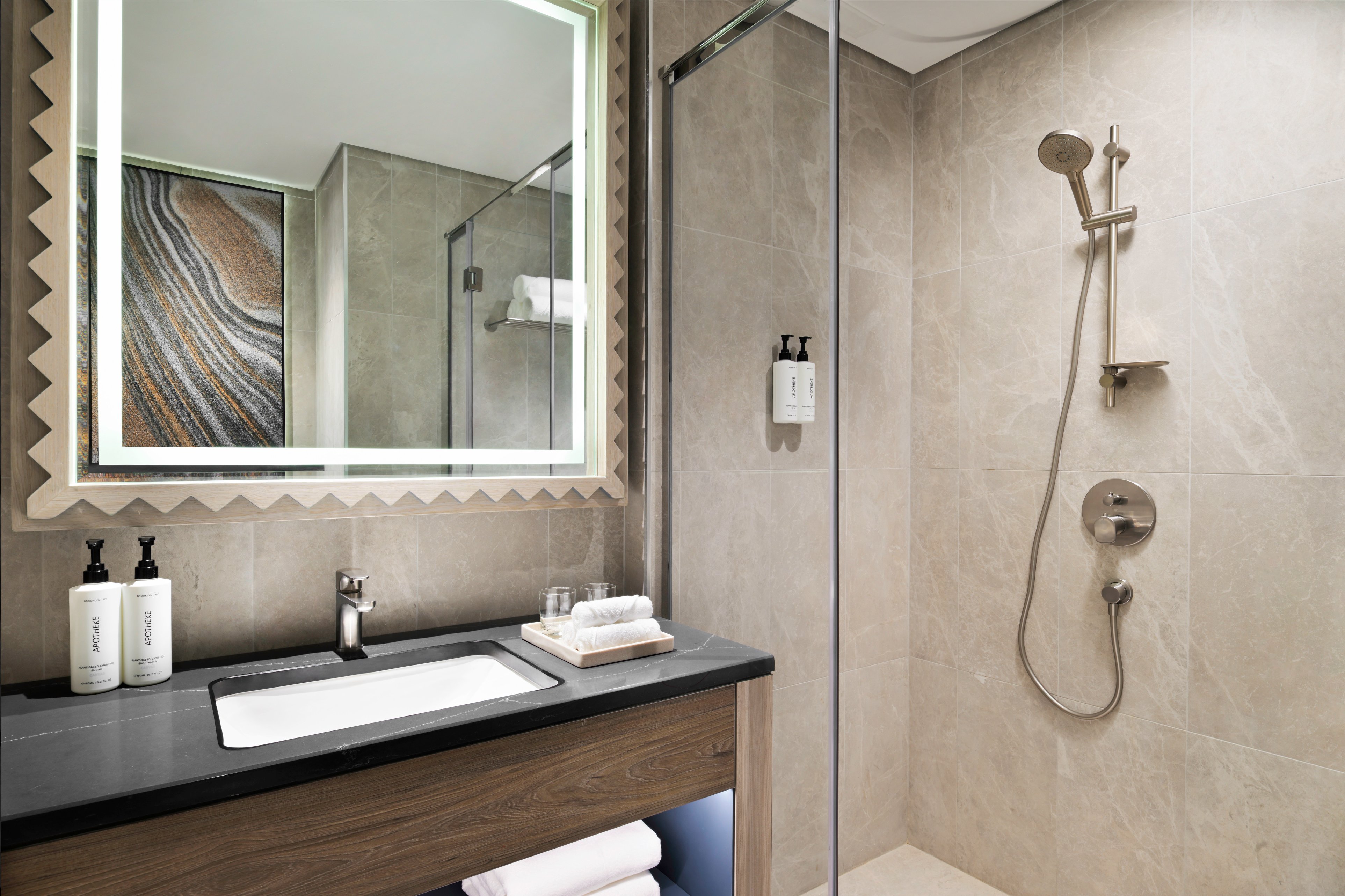 Crowne Plaza Riyadh Al Takhassusi 53/55