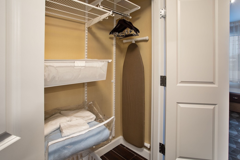 TownePlace Suites Detroit Belleville 48/50