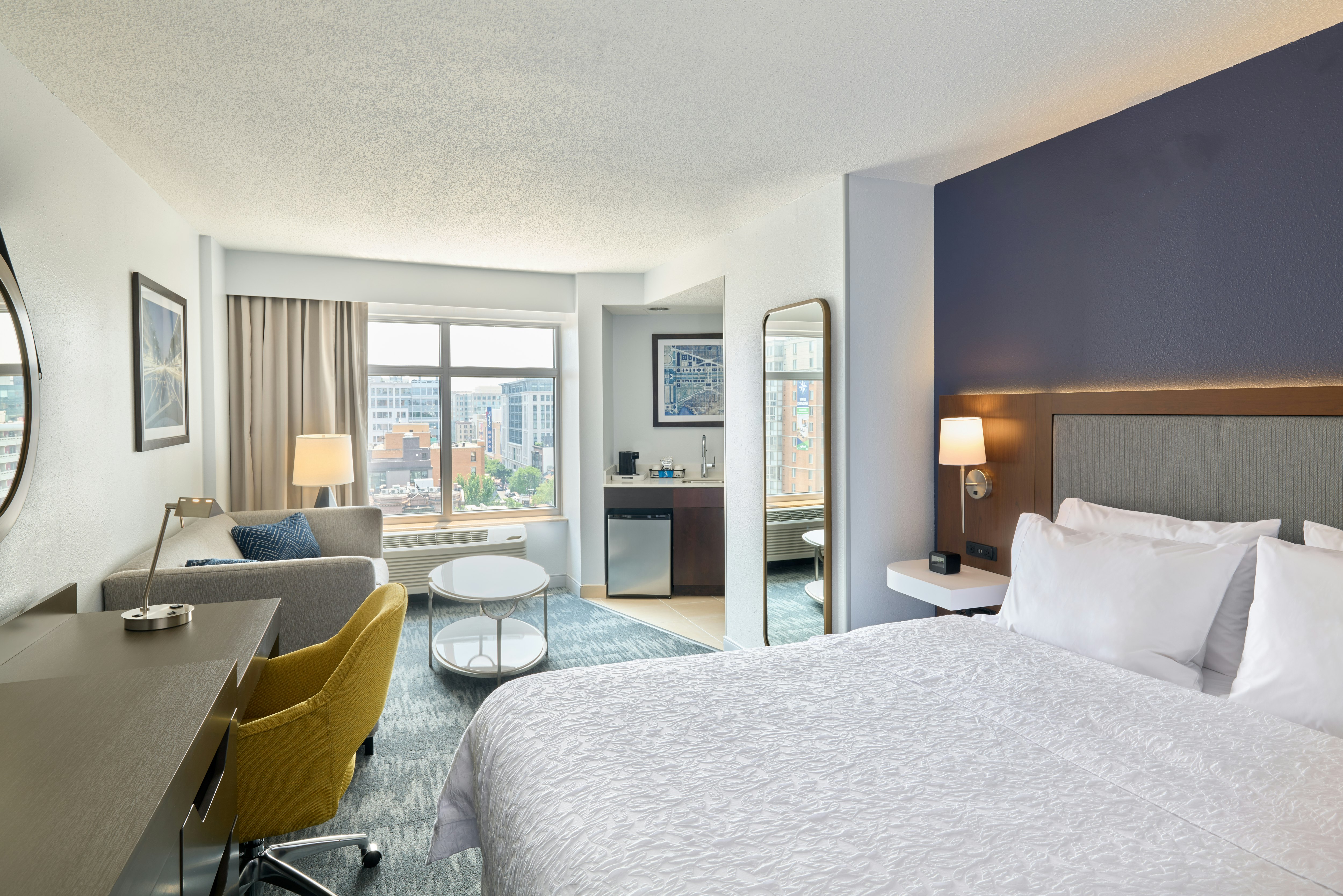 1 BEDROOM, SUITE, KING BED