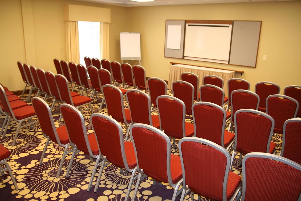 Hampton Inn Richmond Airport 53/58