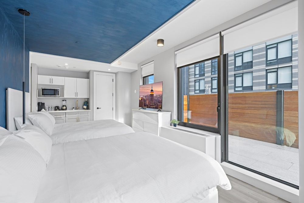Global Luxury Suites at The Arches 5/50