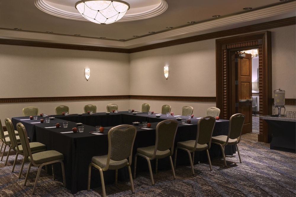 Newport News Marriott at City Center 58/62