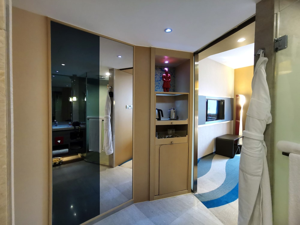 Radisson Collection Hyland Shanghai 10/78