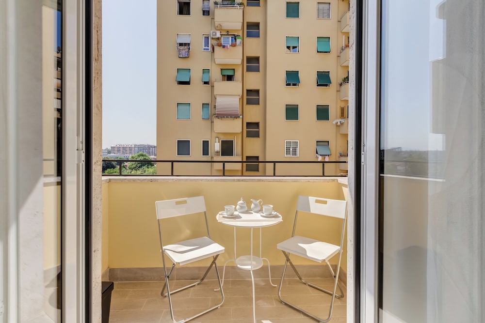 Trastevere White Apartment 14/17