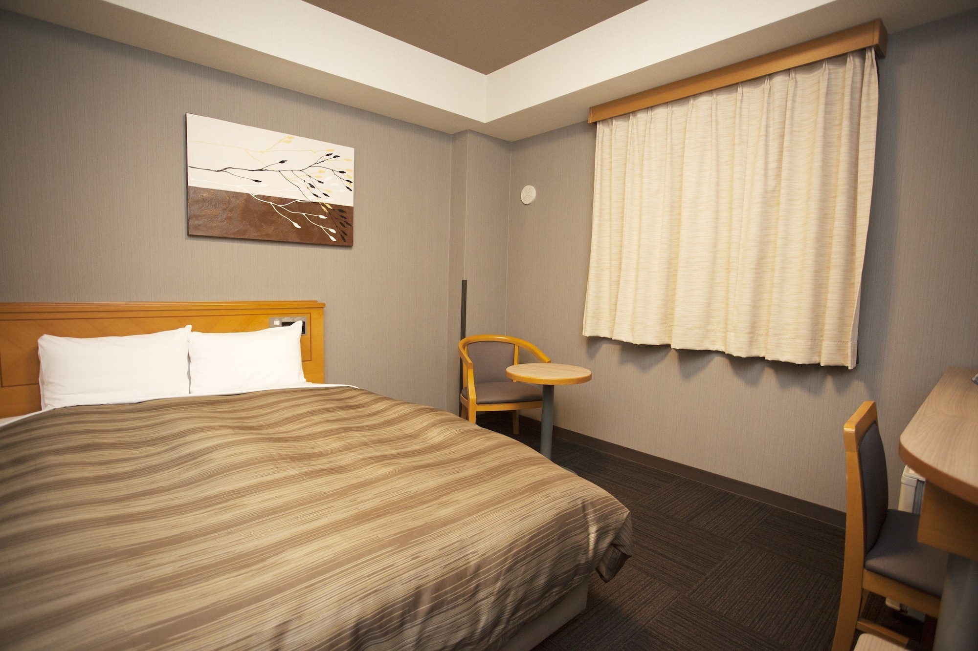 Room, Double Bed, No Window