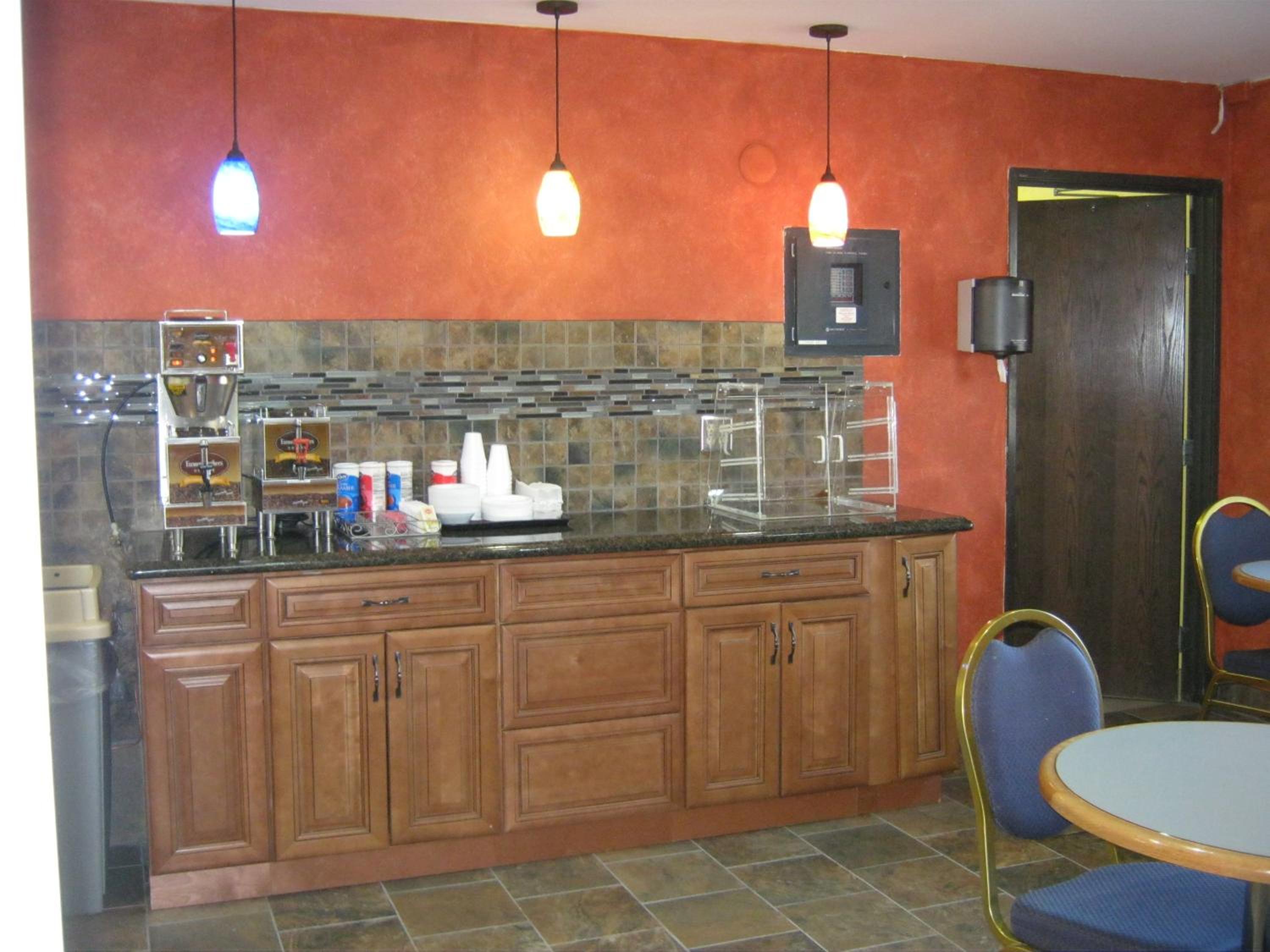 Burnsville Inn & Suites (ex Americas Best Value Inn-Burnsville/Minneapolis) 36/36