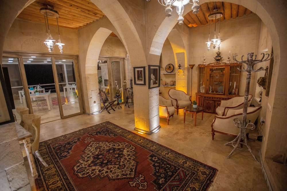 Karlik Cave Suite 30/50