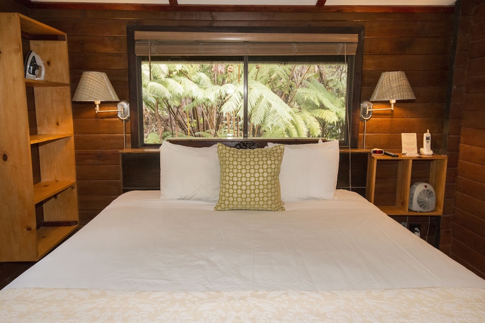 KILAUEA HOSPITALITY GROUP 16/69