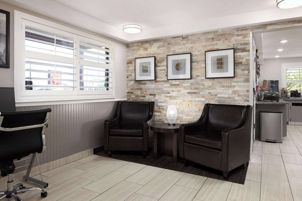 Ramada by Wyndham Medford Airport North 32/47