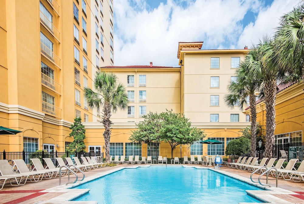 La Quinta Inn & Suites by Wyndham San Antonio Riverwalk 3/53