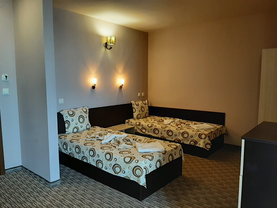 Hotel Silver 4/19