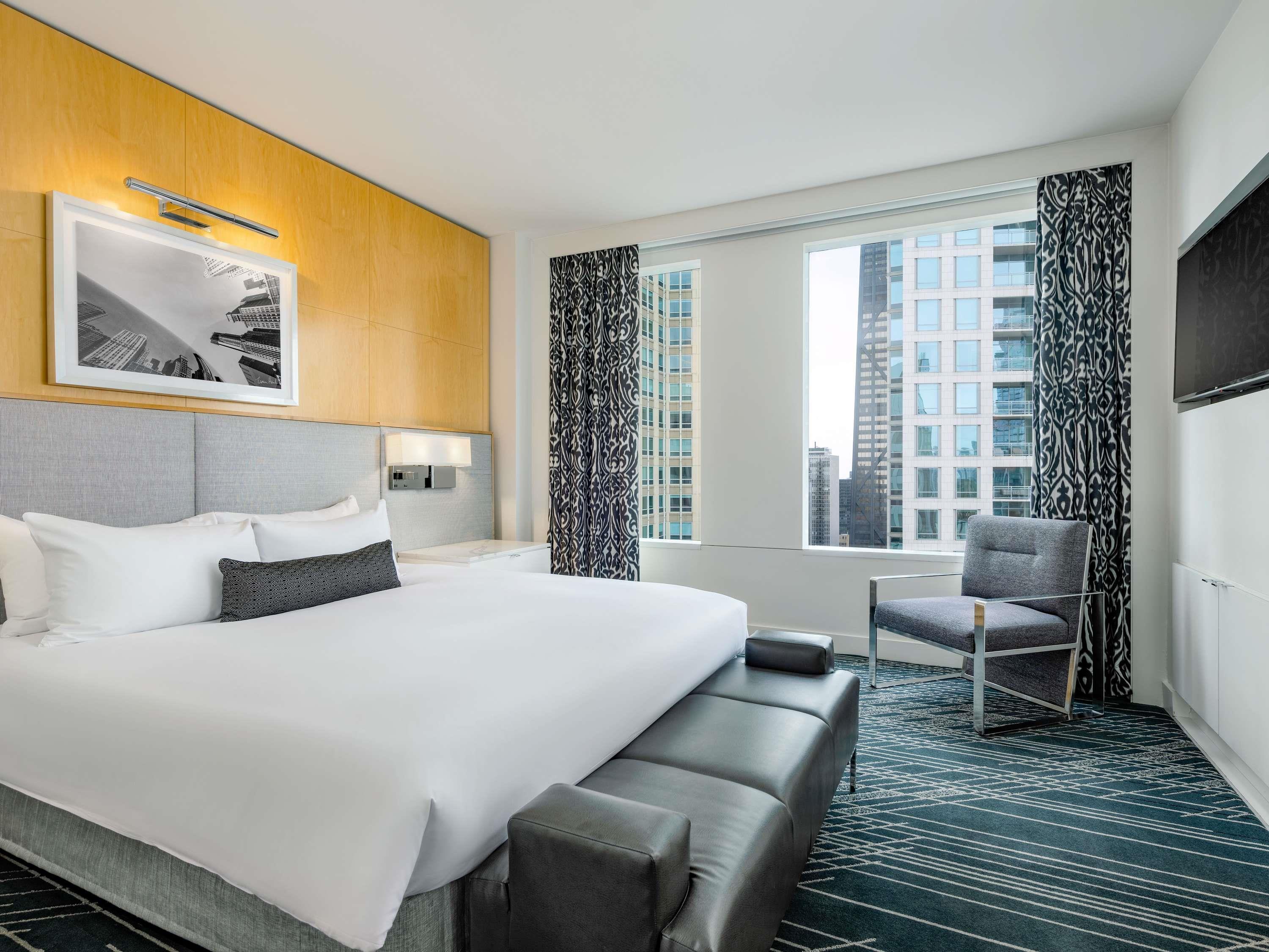 MAGNIFICENT, SUITE, KING BED, CORNER