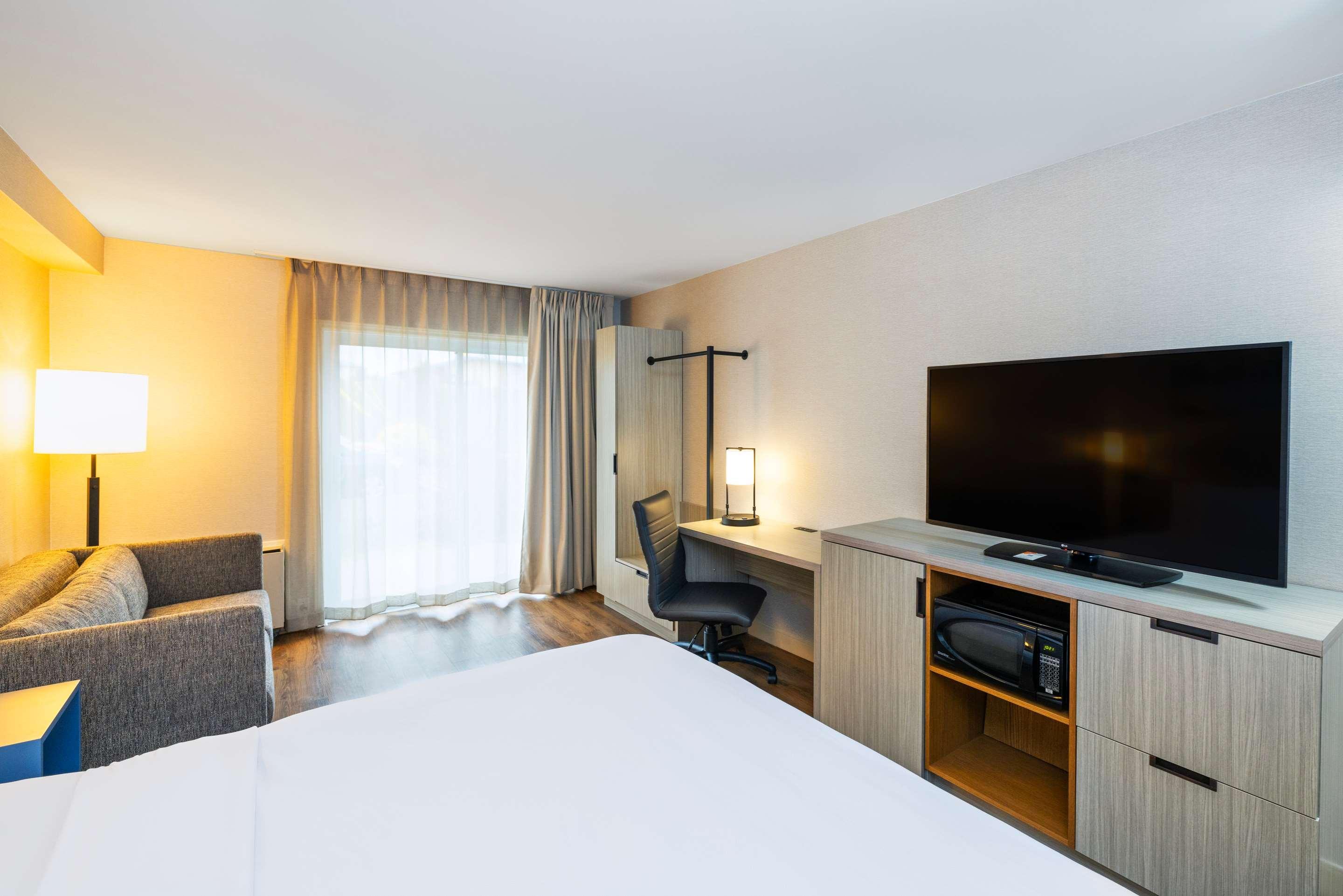 غرفة بسرير كينج لذوي الإعاقة، Comfort Inn Corner Brook 5/9