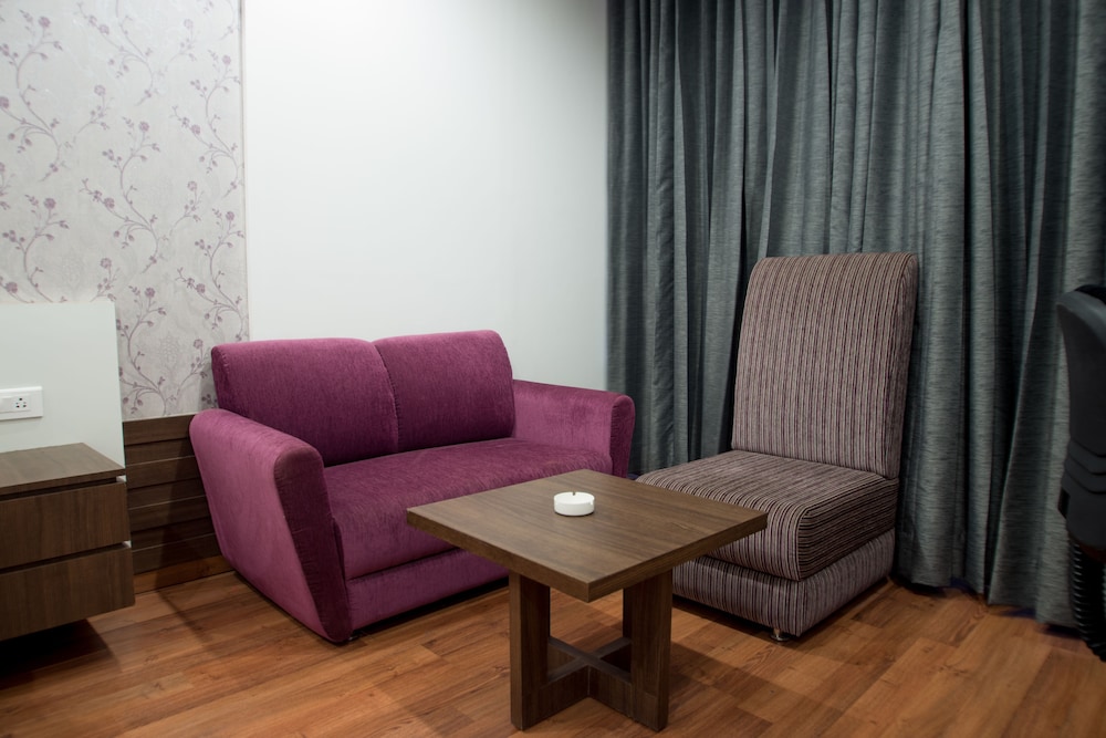 Hotel Narula S Aurrum 24/32