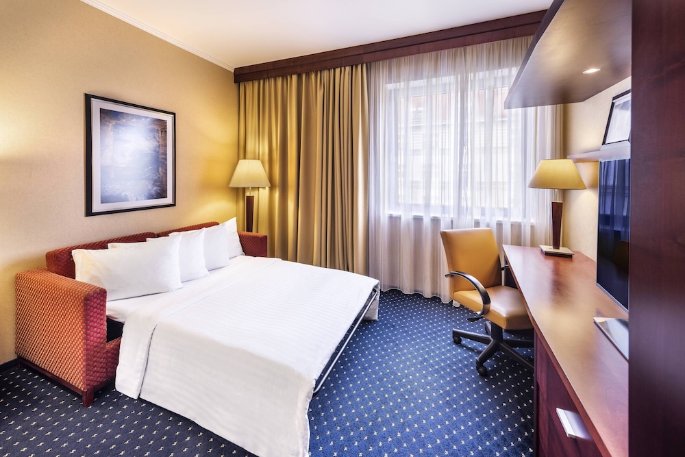 Courtyard By Marriott Prague City 8/54