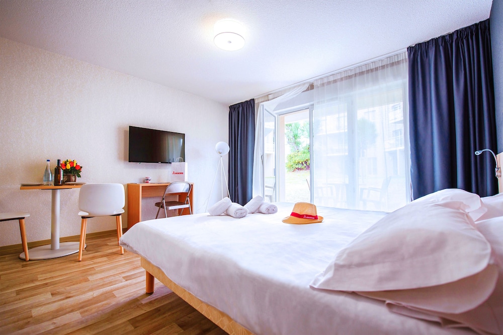 Apartment, Twin Beds, Sofa