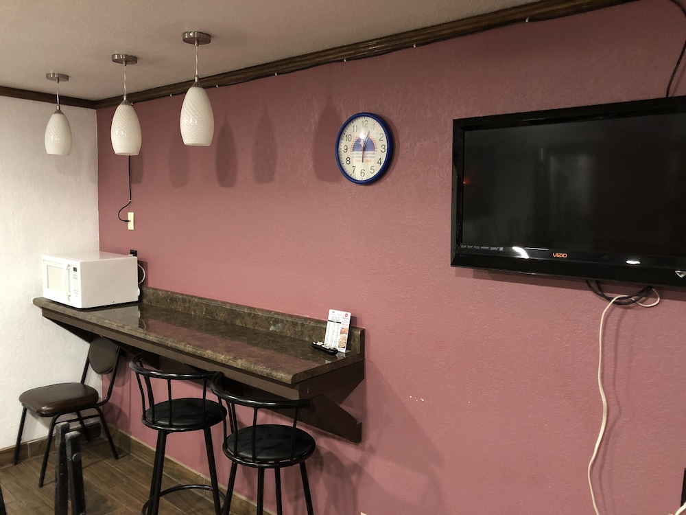 Americas Best Value Inn & Suites-Sidney 33/37