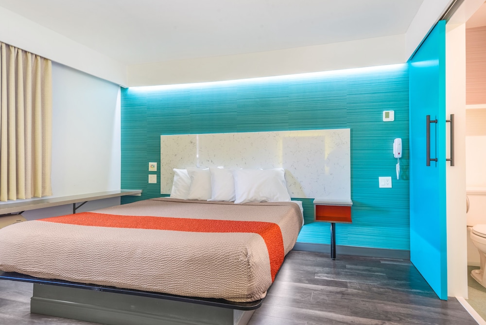 Room, King Bed