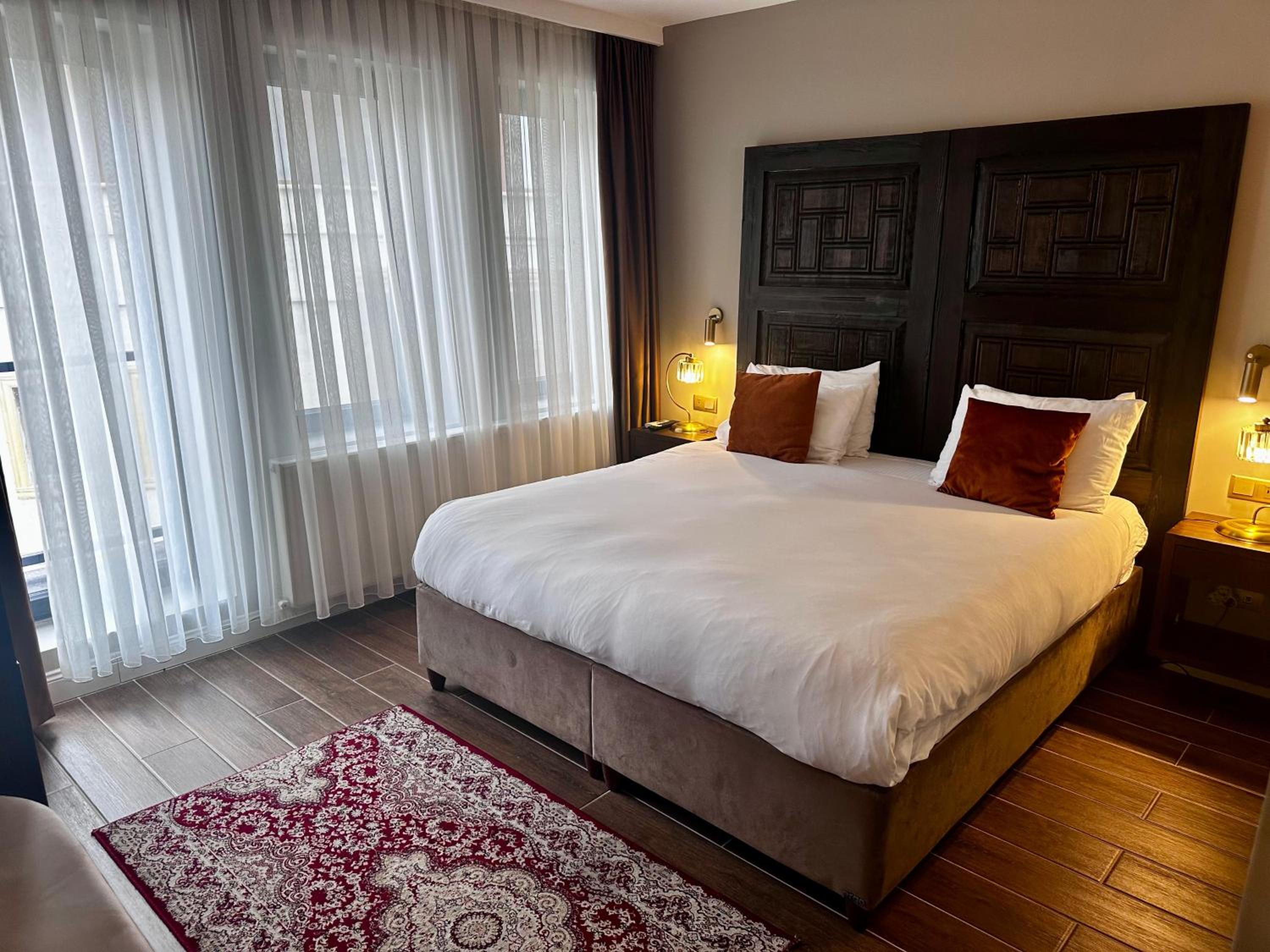 Room, Queen Bed