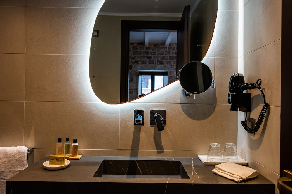 Manifest Boutique Hotel 49/50