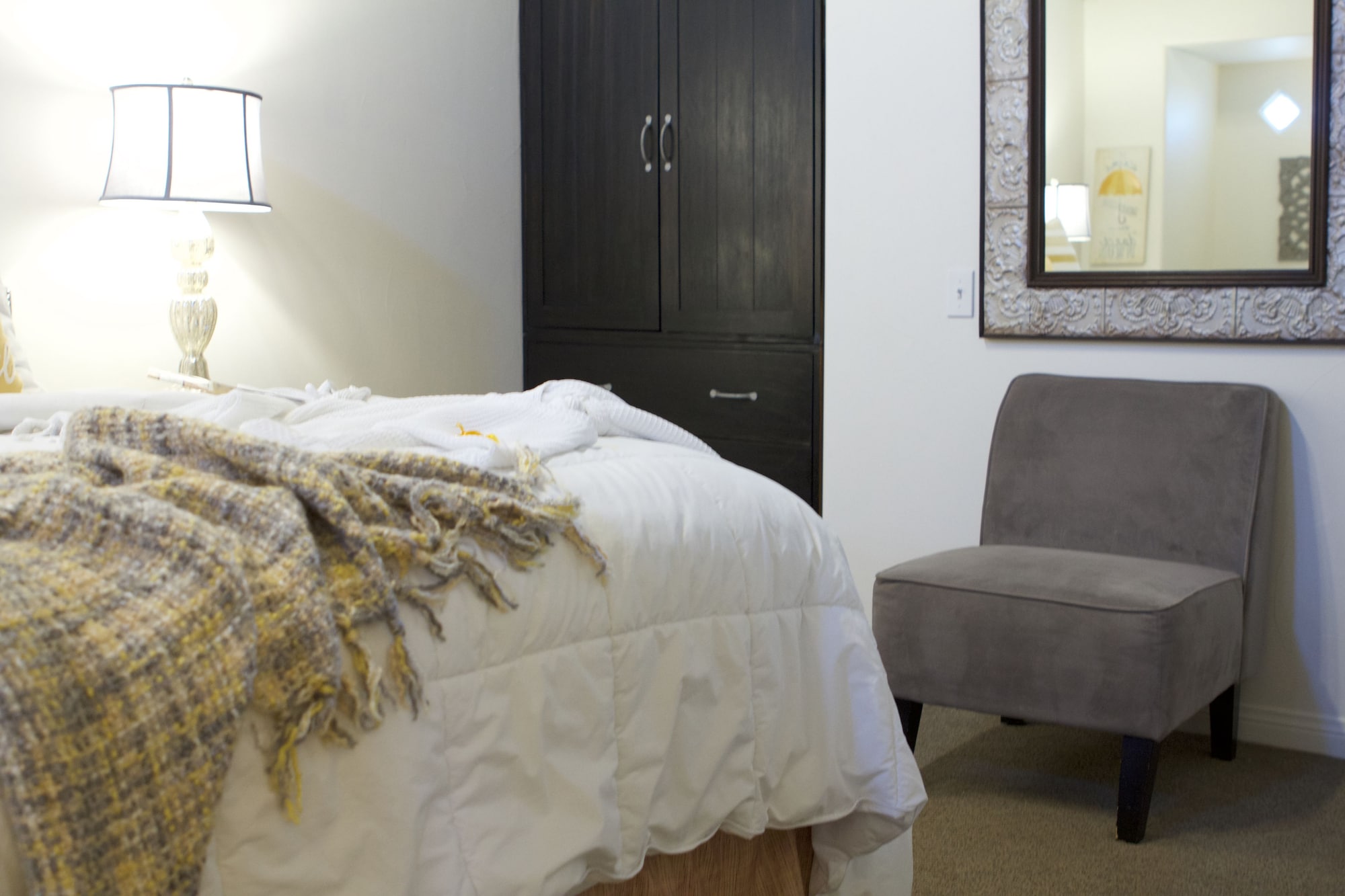 DELUXE, QUEEN BED