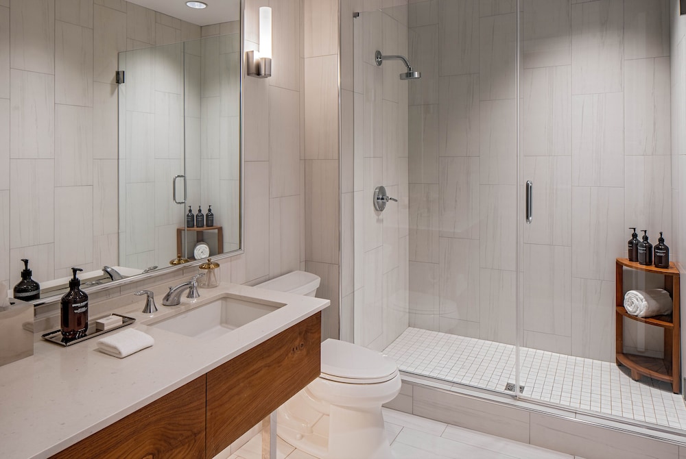 Pelham Hotel New Orleans 38/40