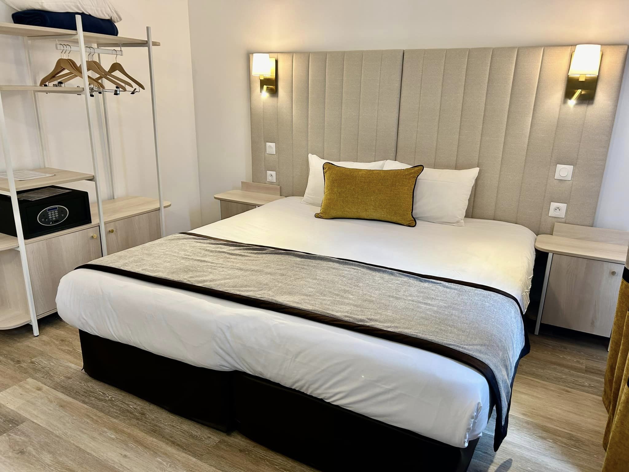 Room, Triple