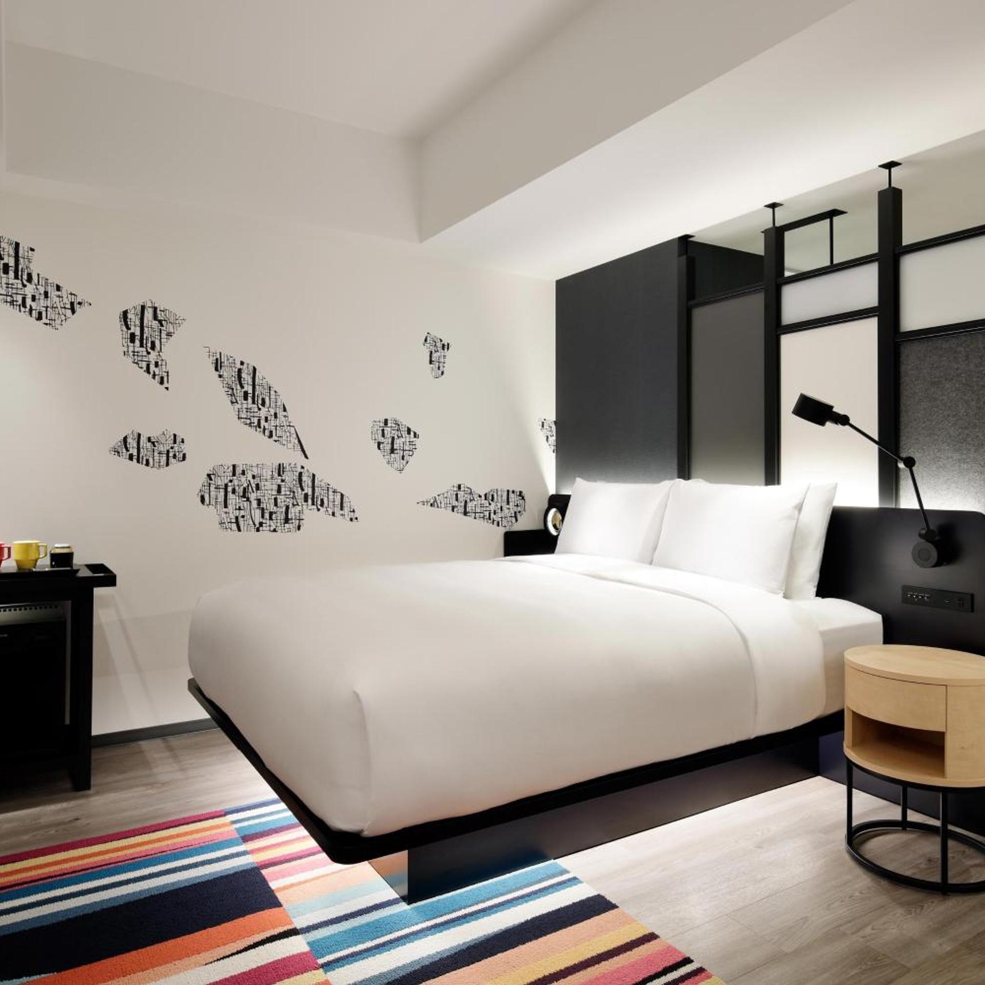 Savvy, Guest Room, King Bed