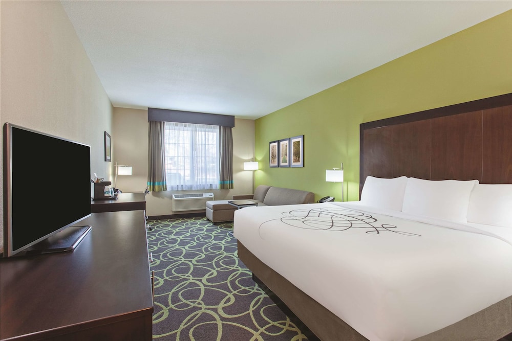 La Quinta Inn Suites Los Banos 12/35