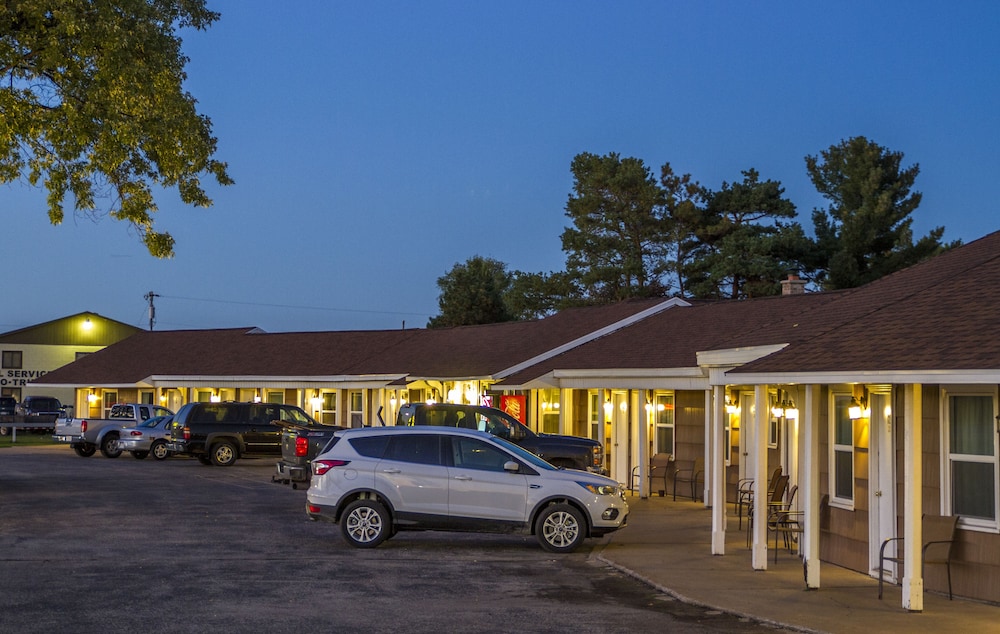 Sunset Lodge Escanaba 7/32