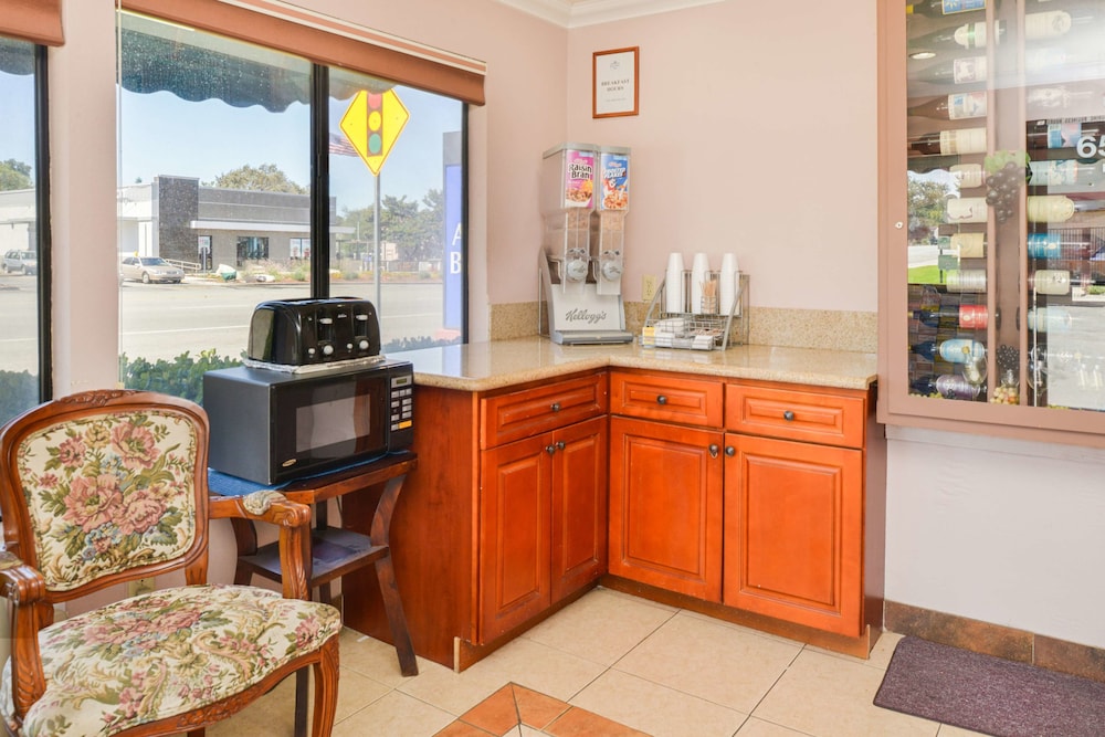 Americas Best Value Inn Atascadero Paso Roble 14/66