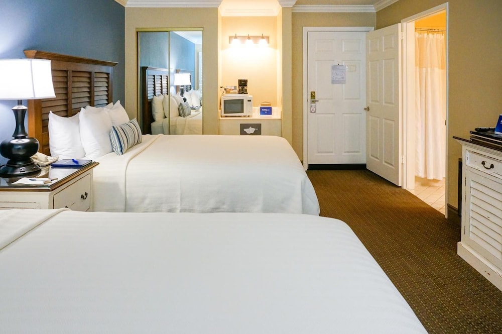 Sand Pebbles Inn 19/34