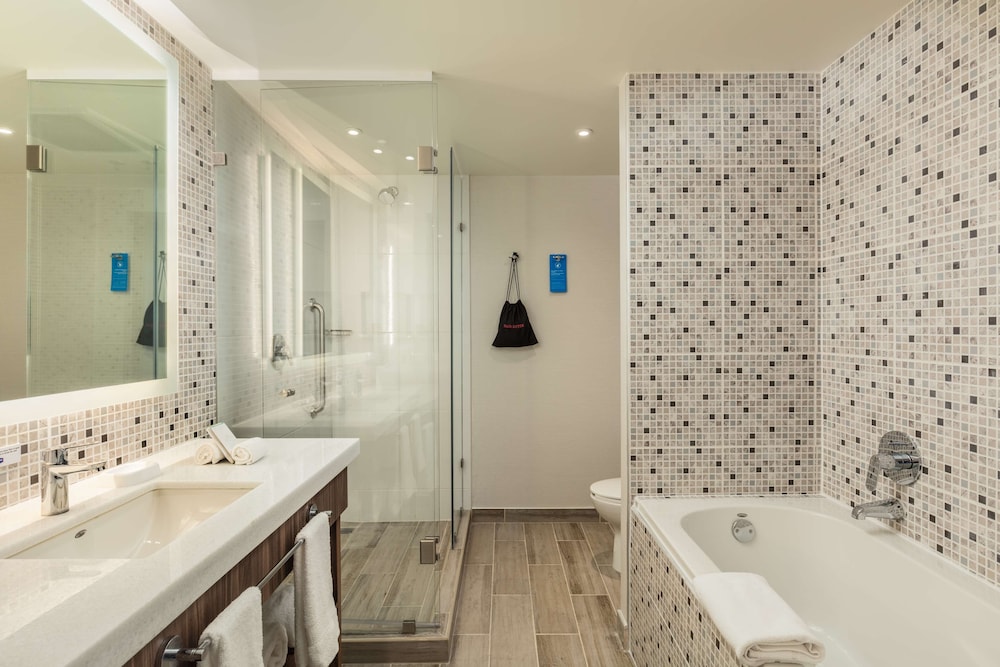 Hampton Inn by Hilton Tijuana 23/80