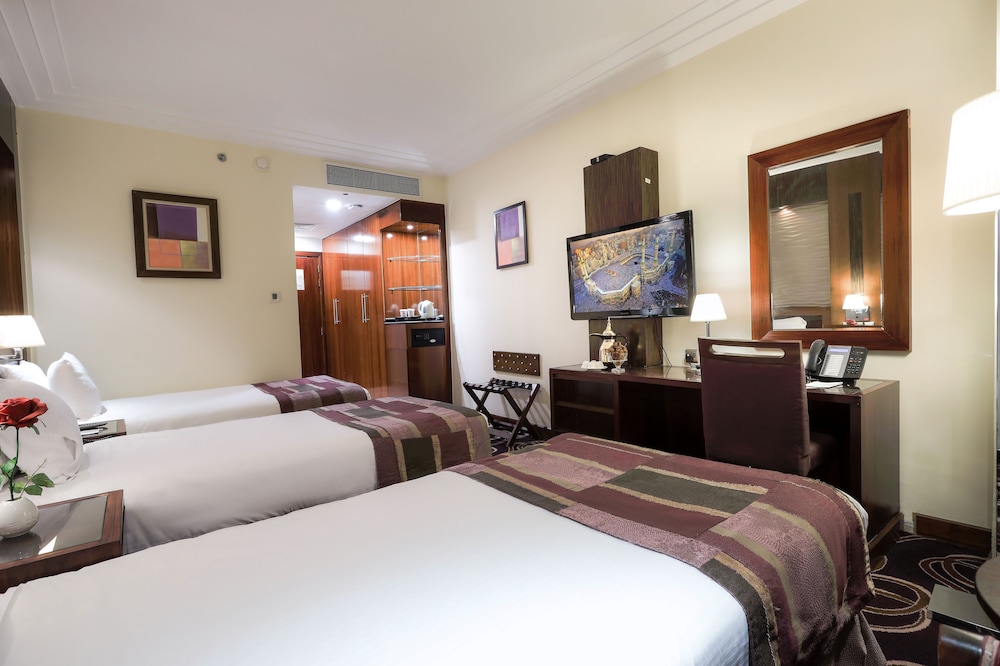 ROOM, TRIPLE