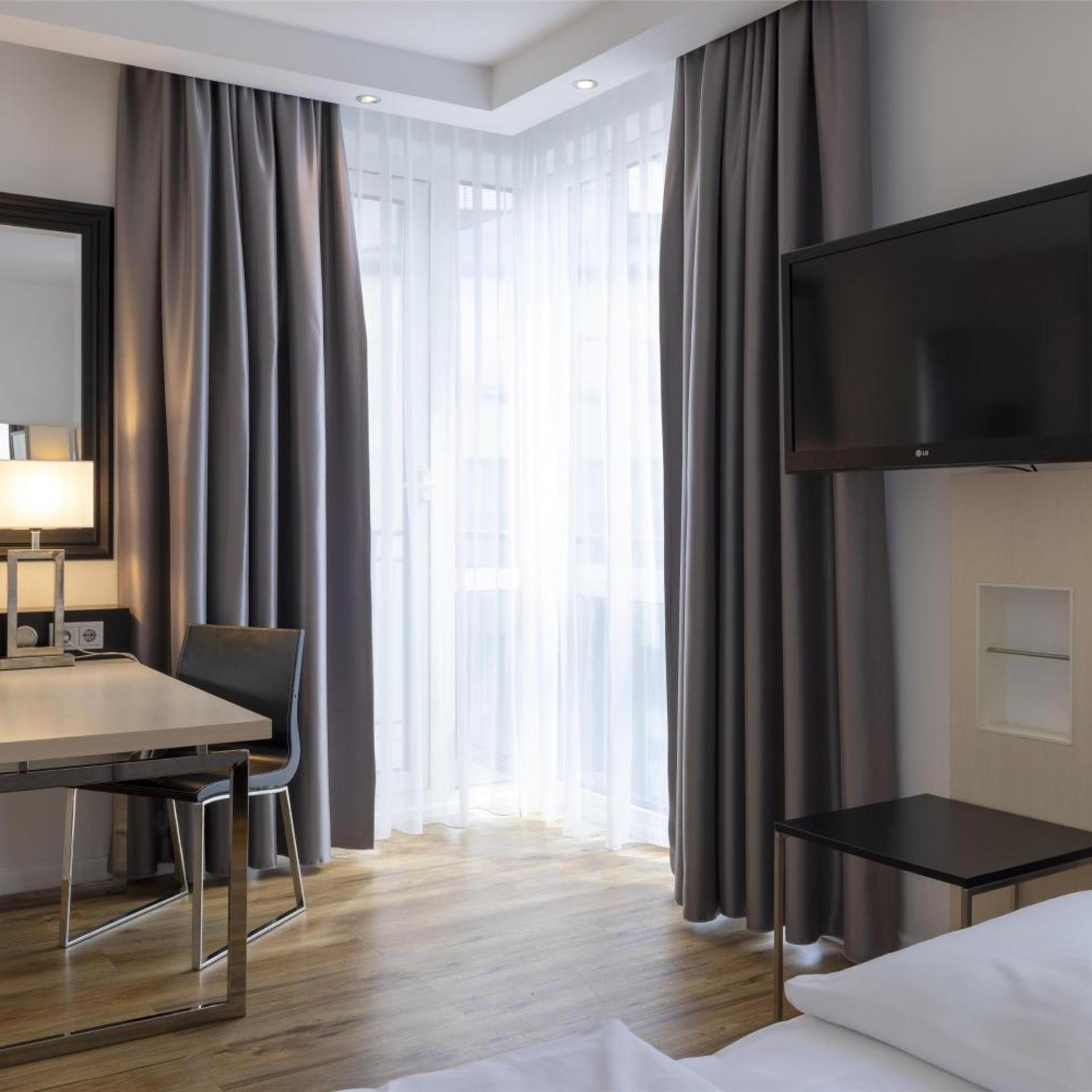 غرفة سوبيريور بسرير كينج بشرفة، Scandic Berlin Kurfurstendamm 8/10