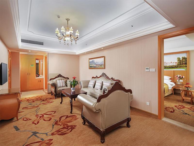Vienna International Hotel (Wuxi Huishan Yanqiao Metro Station) 20/25