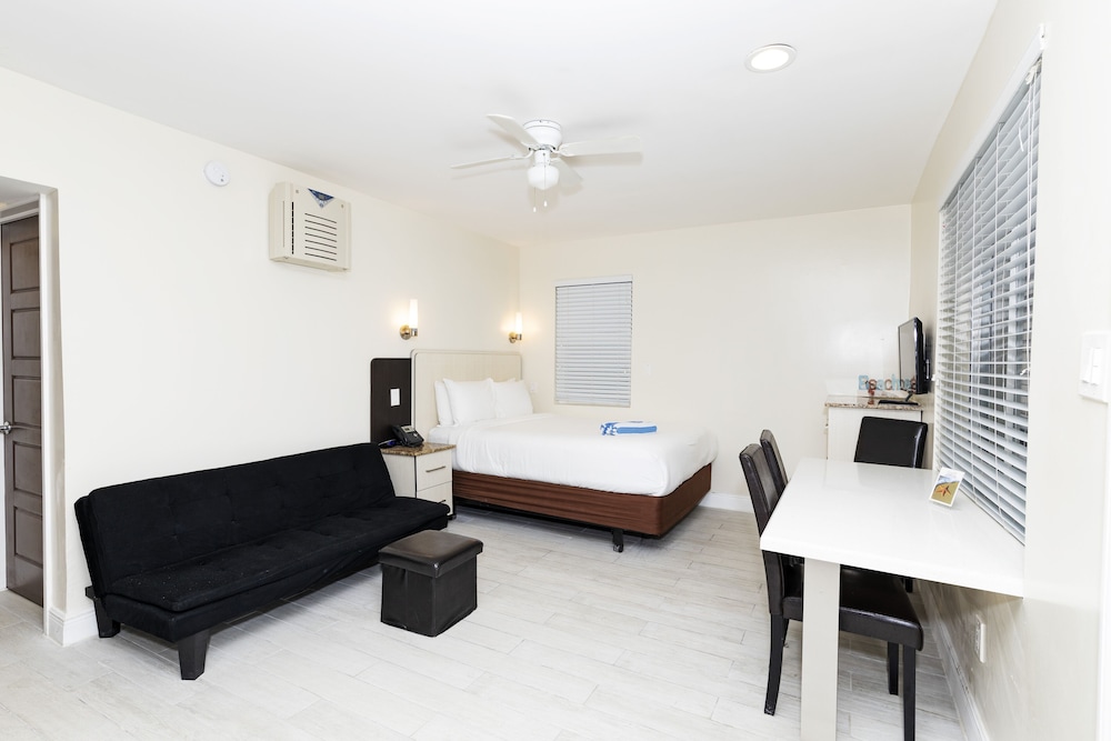 Caribbean Resort Suites 40/65
