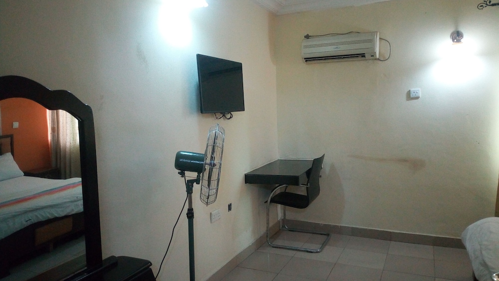 Abal Hall And Hotels 12/18