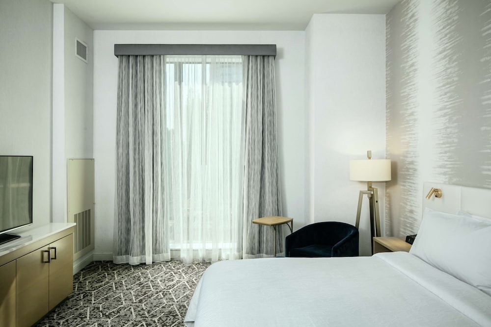 Hilton Garden Inn Seattle Bellevue Downtown 18/70