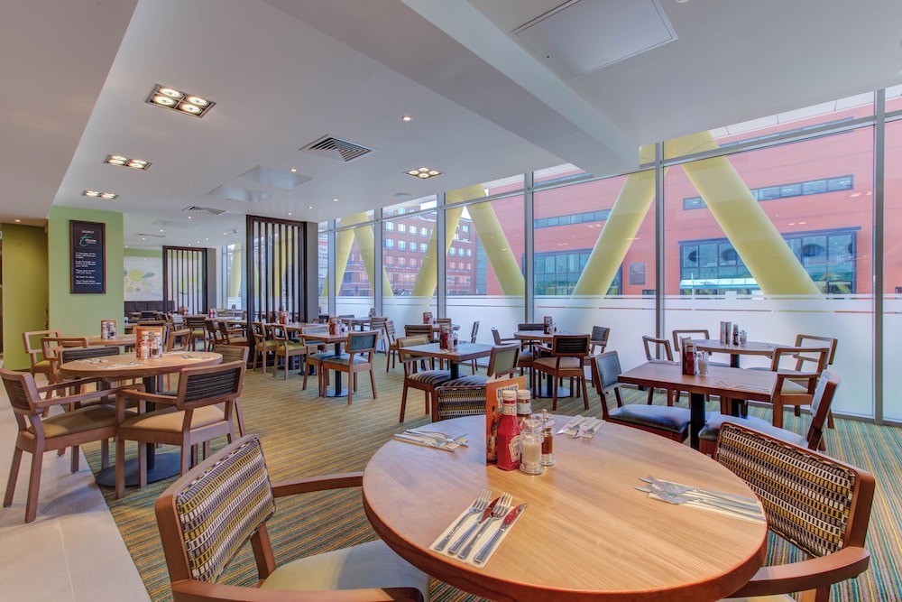 Premier Inn Cardiff Bay 29/45