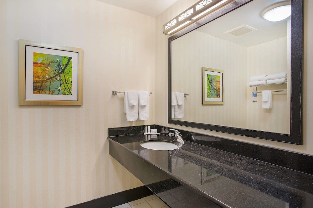 Fairfield Inn & Suites Cookeville 11/35