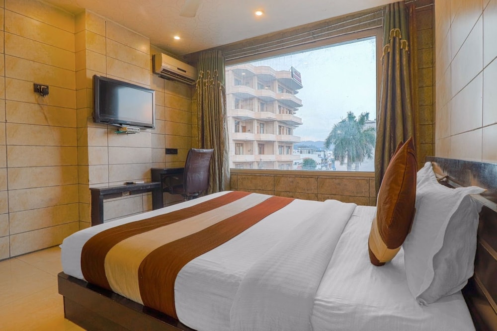HOTEL GRAND SHIVA 12/50