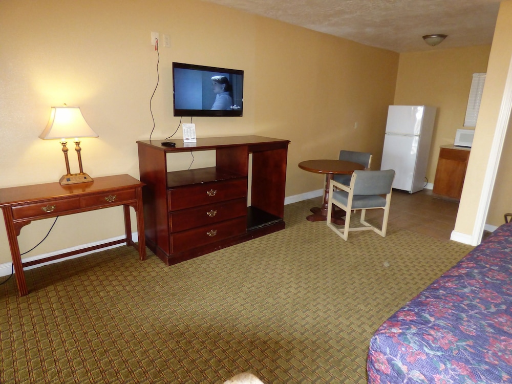Economy Inn Suites 18/23