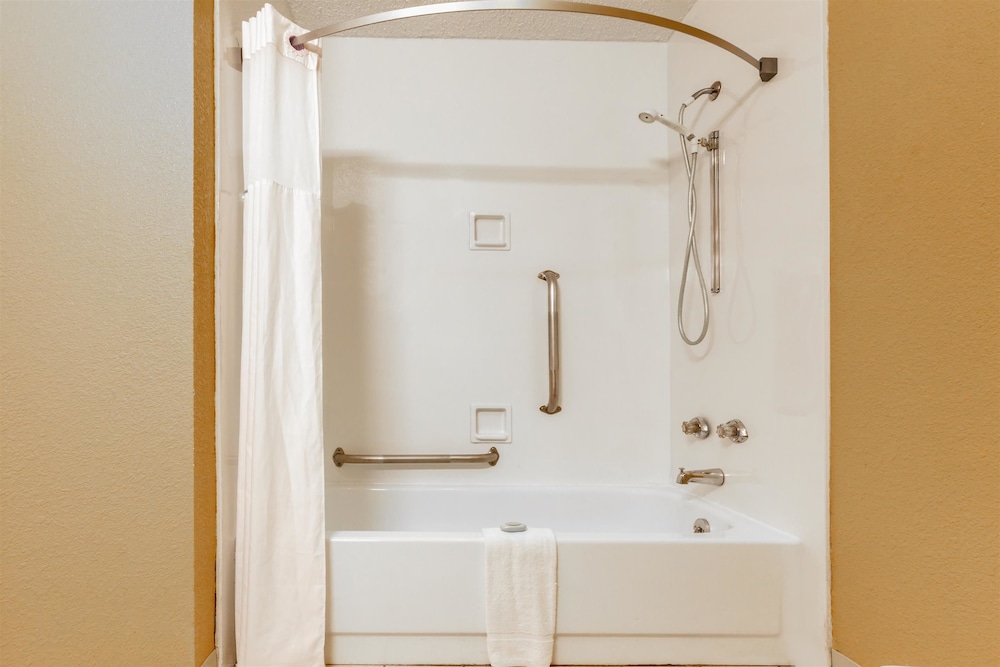 Days Inn By Wyndham Hillsboro Tx 21/37
