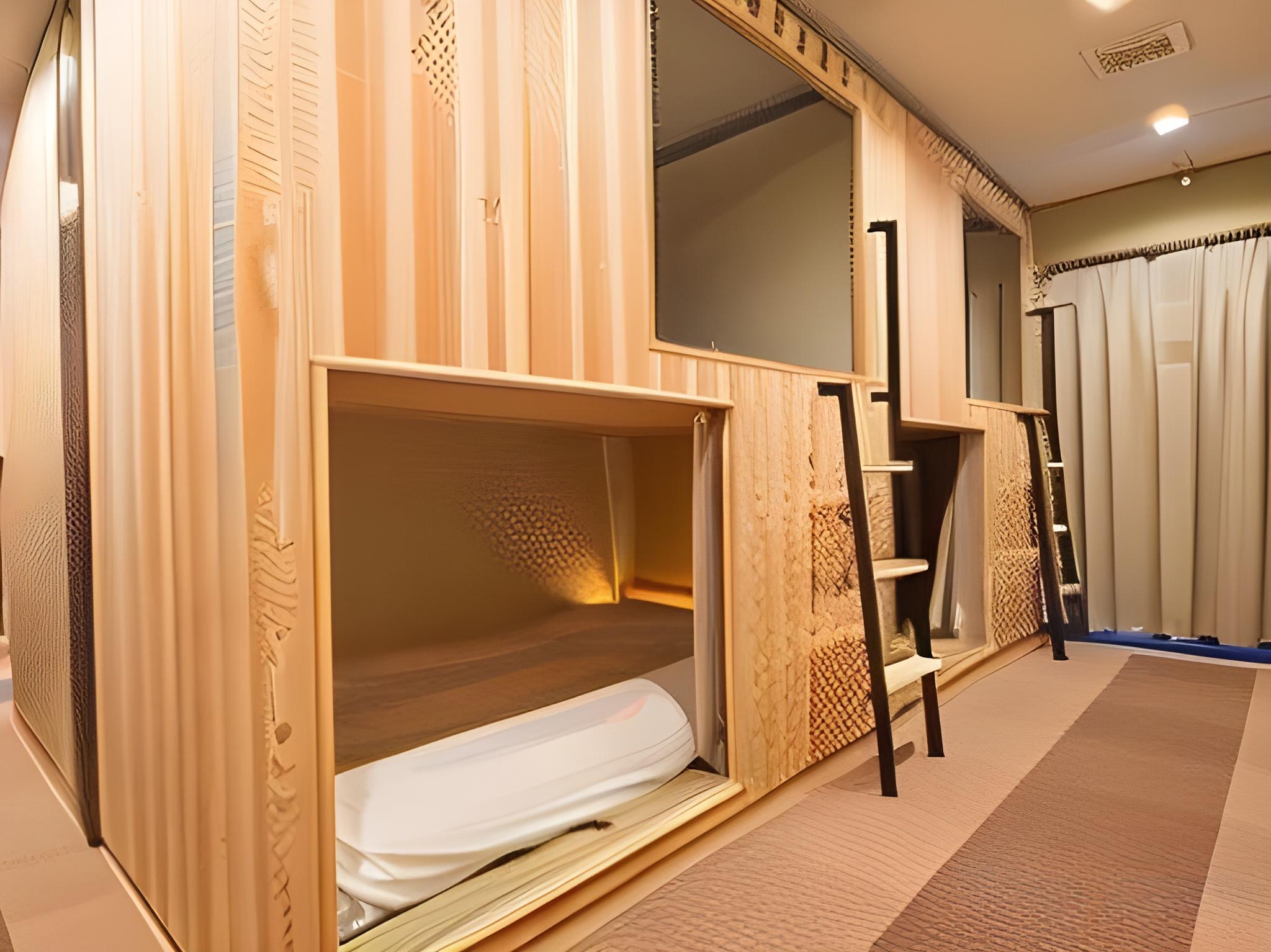 Female Dorm, Female Only