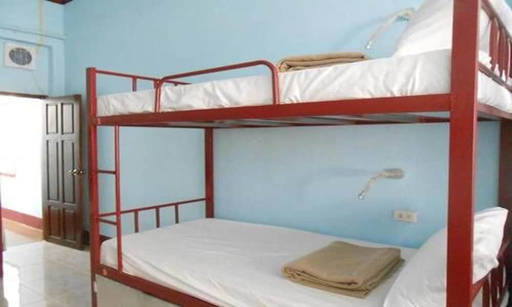 MIXED DORM, 8 BEDS