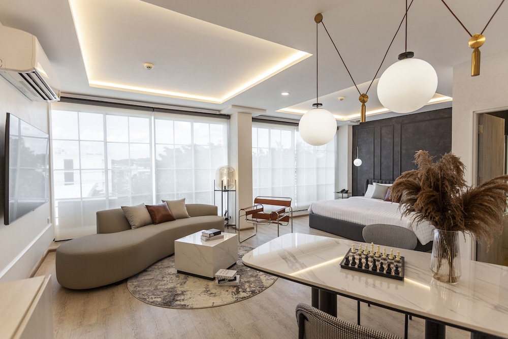 R2 Hotel Chiangmai 24/50